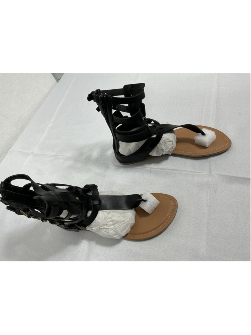 Woman’s New Wild Diva Tanaya Gladiator Style Sandals Size 6 Black